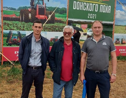 Проливные дожди не помешали аграриям юга России посетить "День Донского поля 2021" в Ростовской области